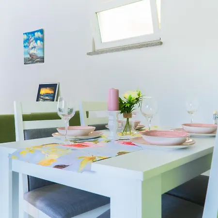 Belvue With Private Parking & Pet Friendly Holiday home