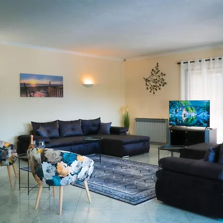 Belvue With Private Parking & Pet Friendly * Medulin
