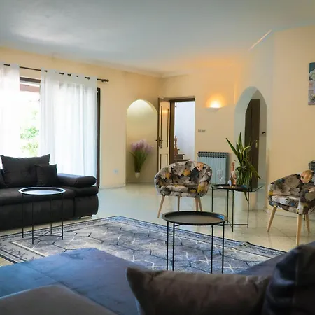 Holiday home Belvue With Private Parking & Pet Friendly *