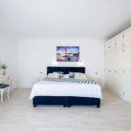 Vakantiehuis Belvue - Big Pool & Private Parking - 500m Sea *