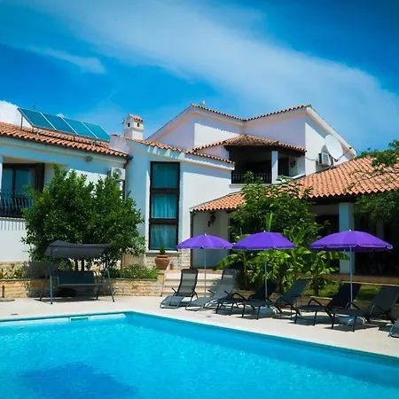Belvue With Private Parking & Pet Friendly Medulin