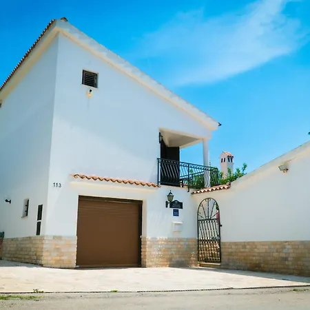 Belvue - Big Pool & Private Parking - 500m Sea Nyaraló Medulin