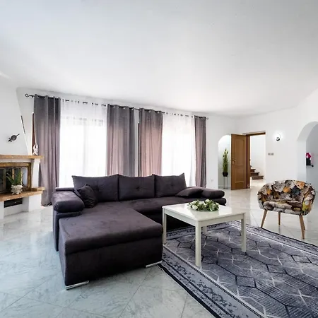 Nyaraló Belvue - Big Pool & Private Parking - 500m Sea Medulin