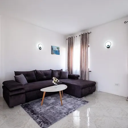 Belvue - Big Pool & Private Parking - 500m Sea Medolino