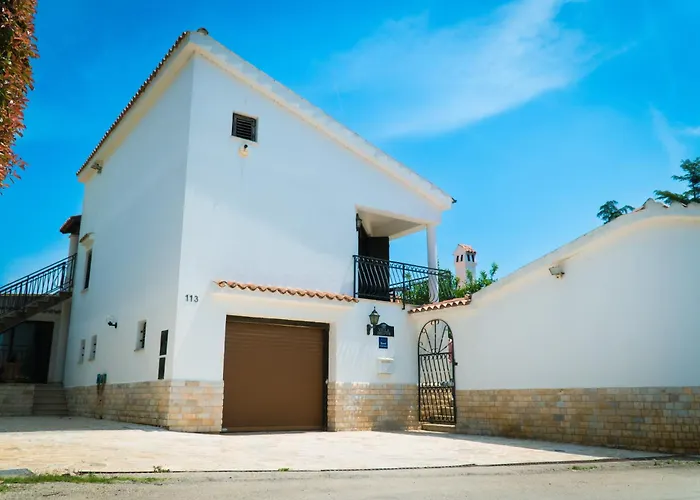 Belvue - Big Pool & Private Parking - 500m Sea Nyaraló Medulin