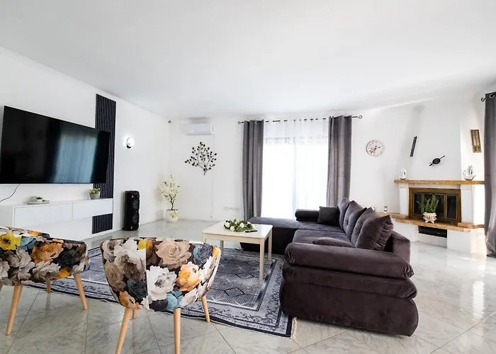 Nyaraló Belvue - Big Pool & Private Parking - 500m Sea Medulin