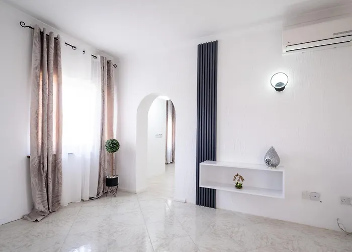 Belvue - Big Pool & Private Parking - 500m Sea Nyaraló *